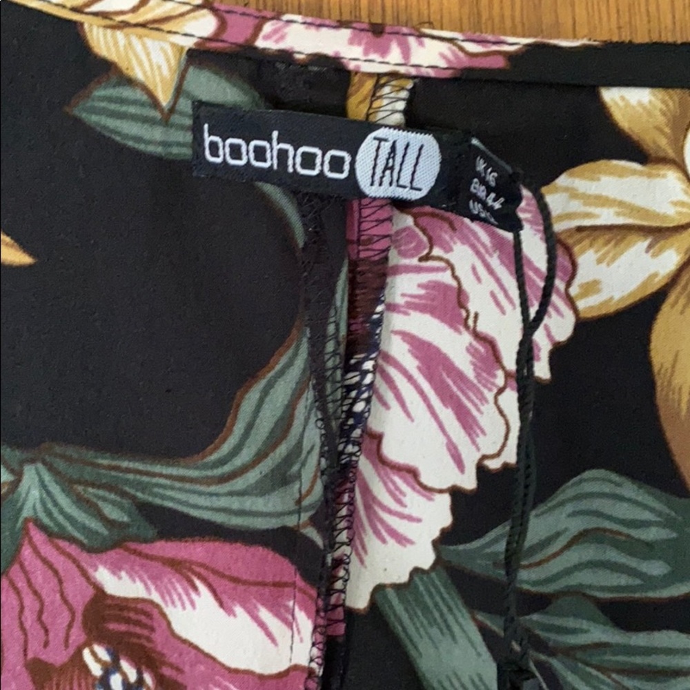 Floral Boohoo Tall Wrap Dress 🌺 - Picture 3 of 7